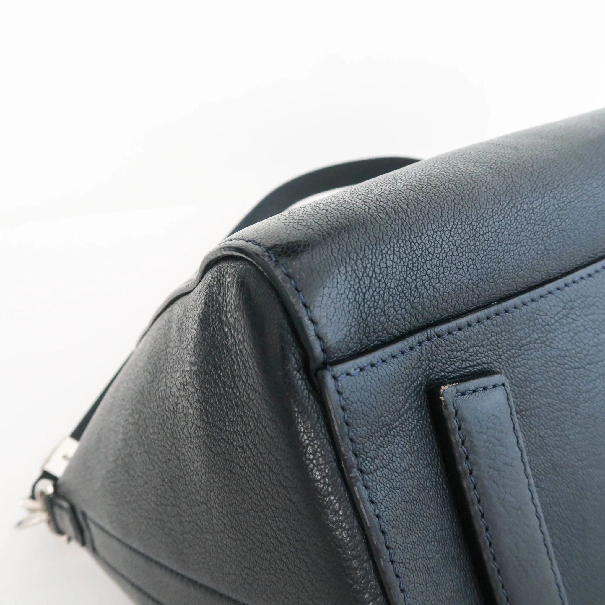 Antigona Medium in Black