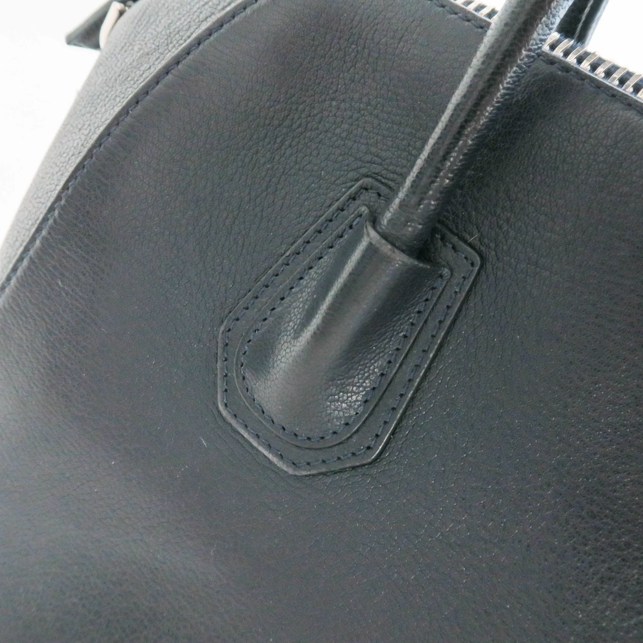 Antigona Medium in Black