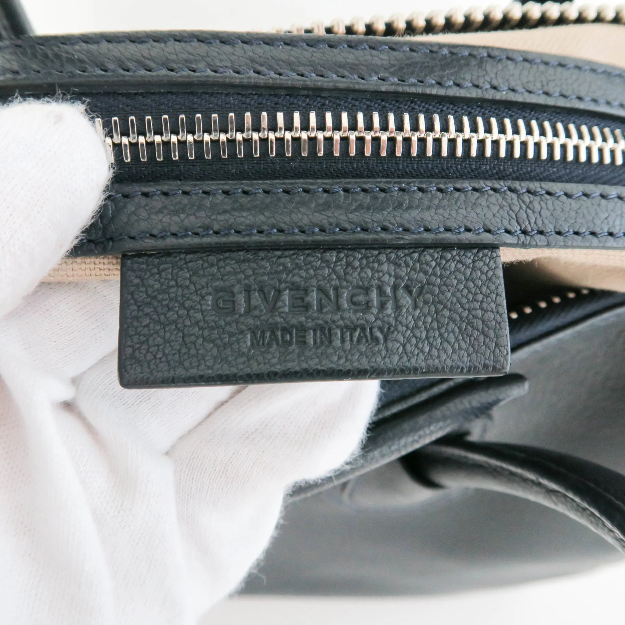 Antigona Medium in Black