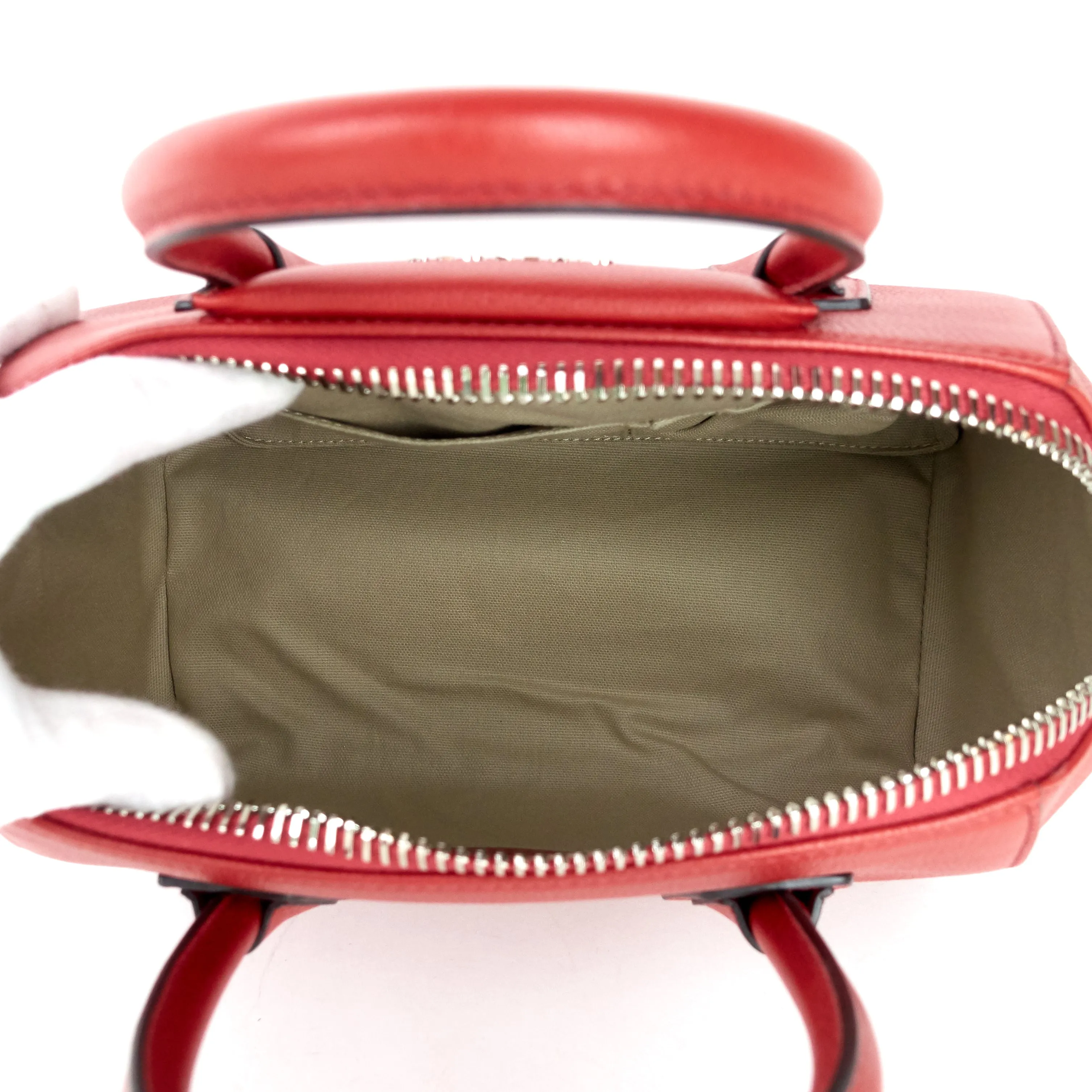 Antigona Small Leather Bag