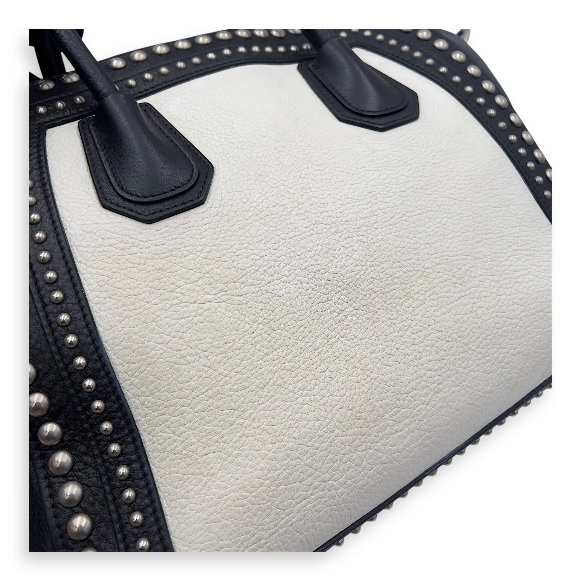 Antigona Top Handle Bag White in Calfskin, Silver hardware