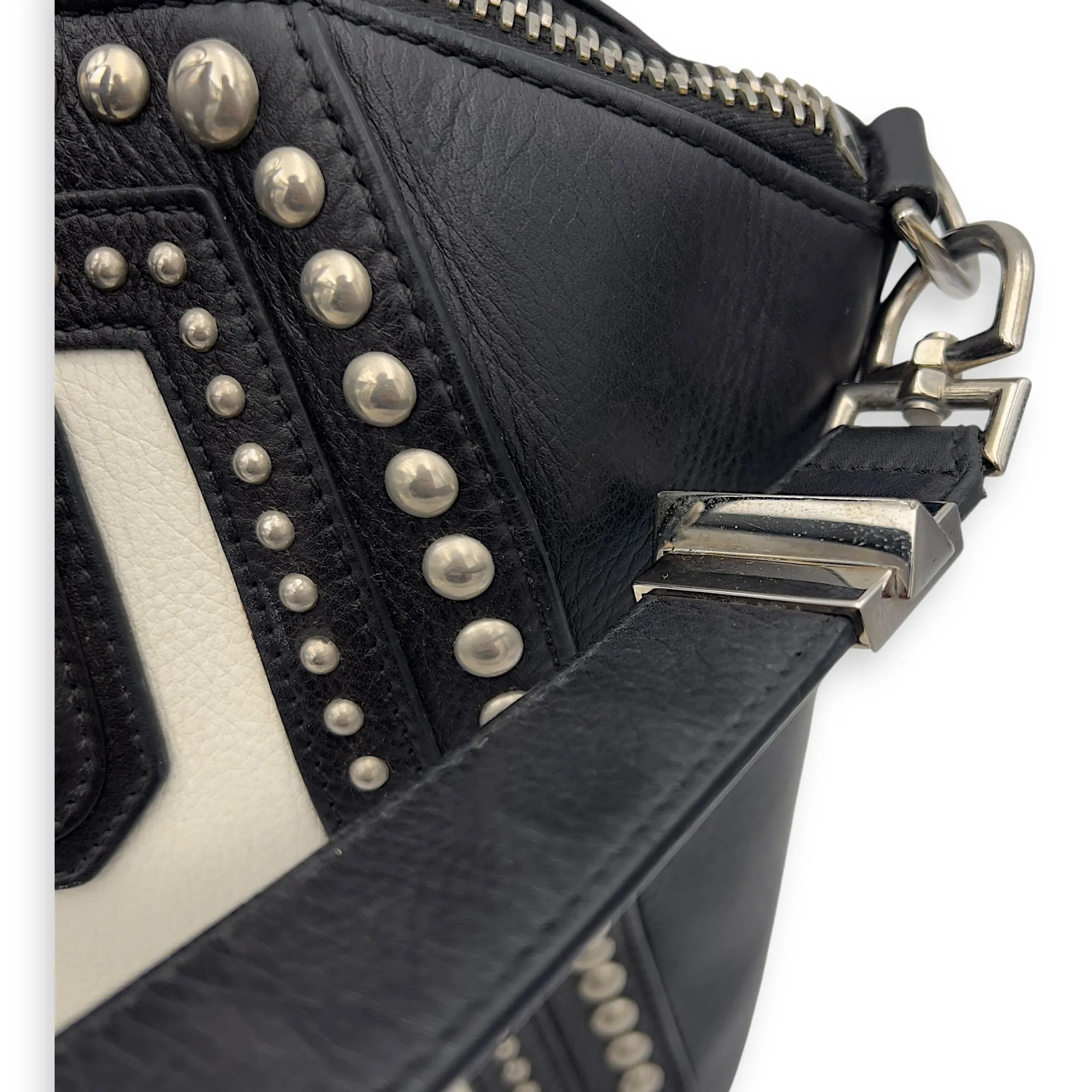 Antigona Top Handle Bag White in Calfskin, Silver hardware