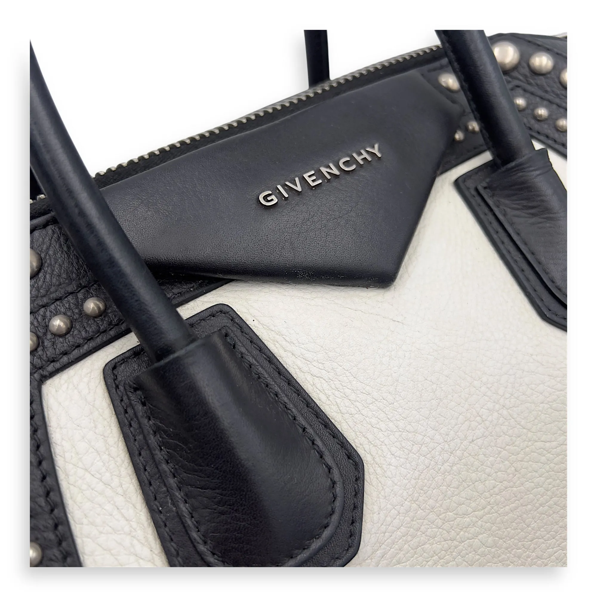 Antigona Top Handle Bag White in Calfskin, Silver hardware