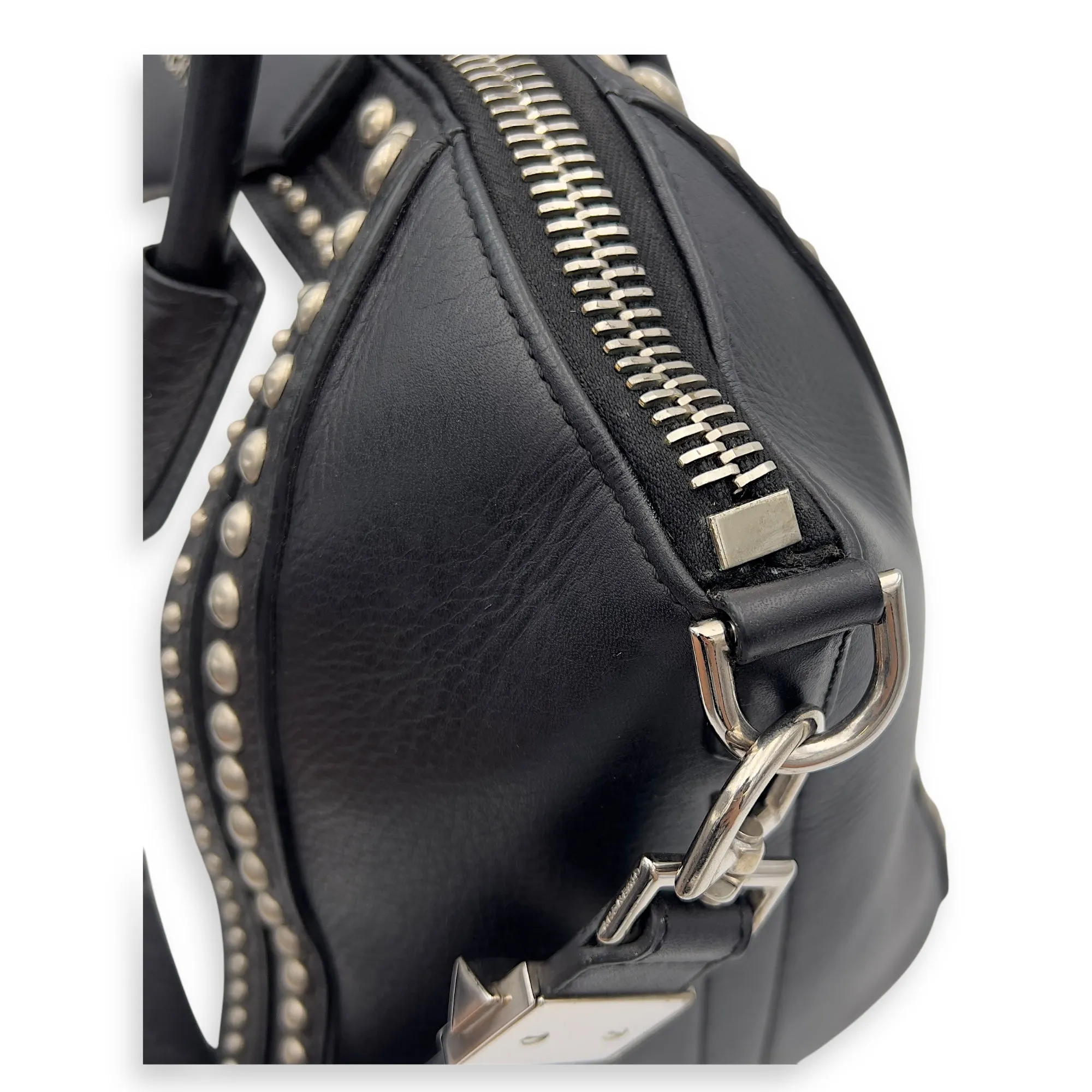Antigona Top Handle Bag White in Calfskin, Silver hardware