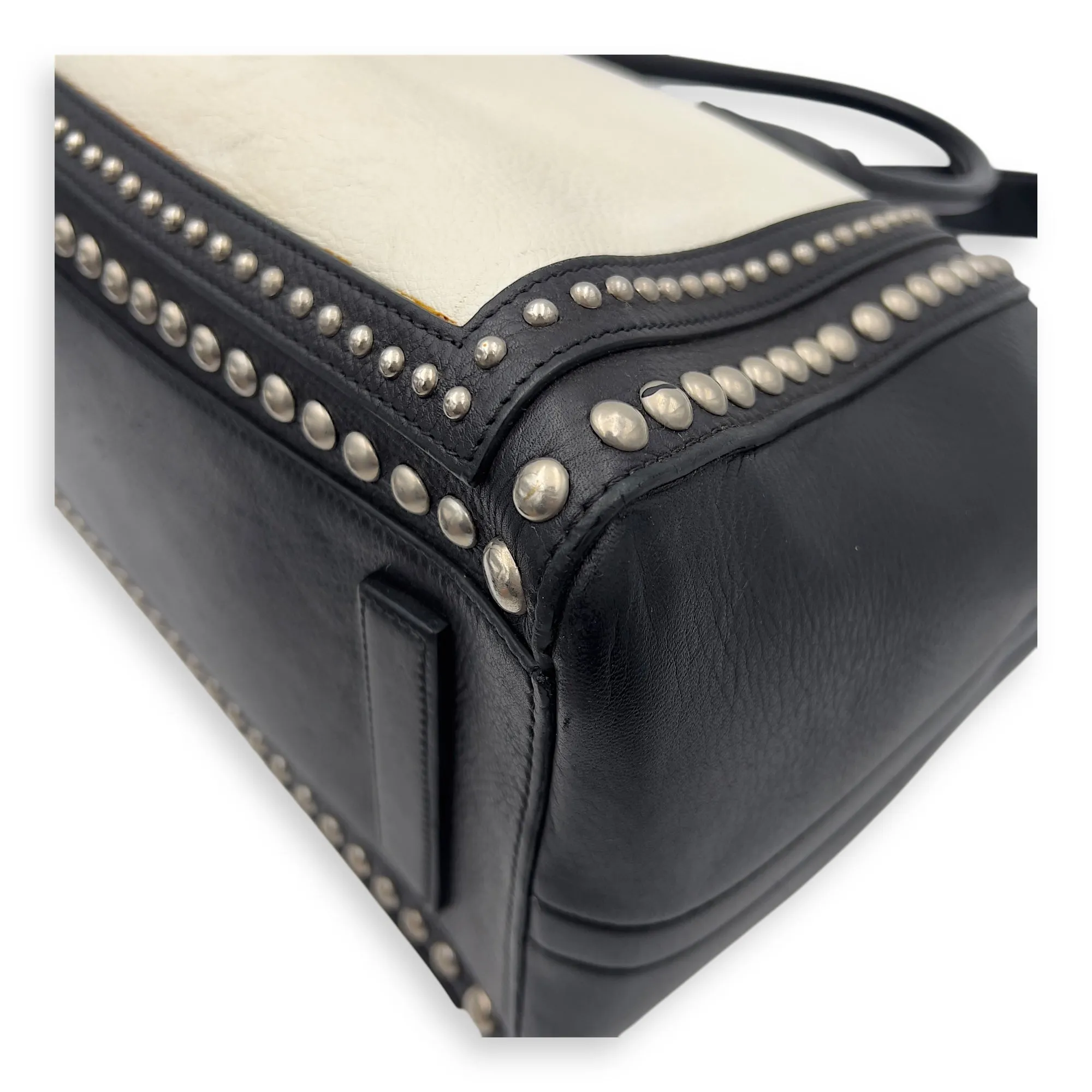 Antigona Top Handle Bag White in Calfskin, Silver hardware