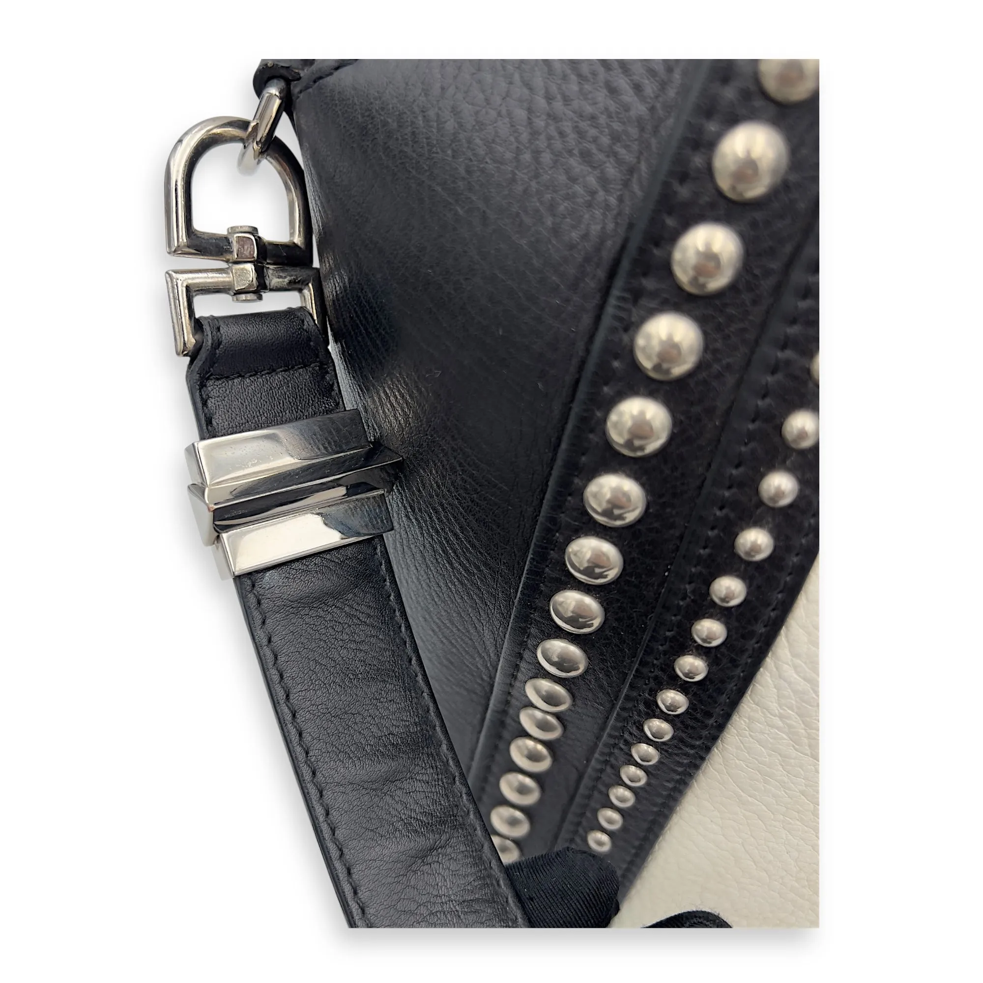 Antigona Top Handle Bag White in Calfskin, Silver hardware