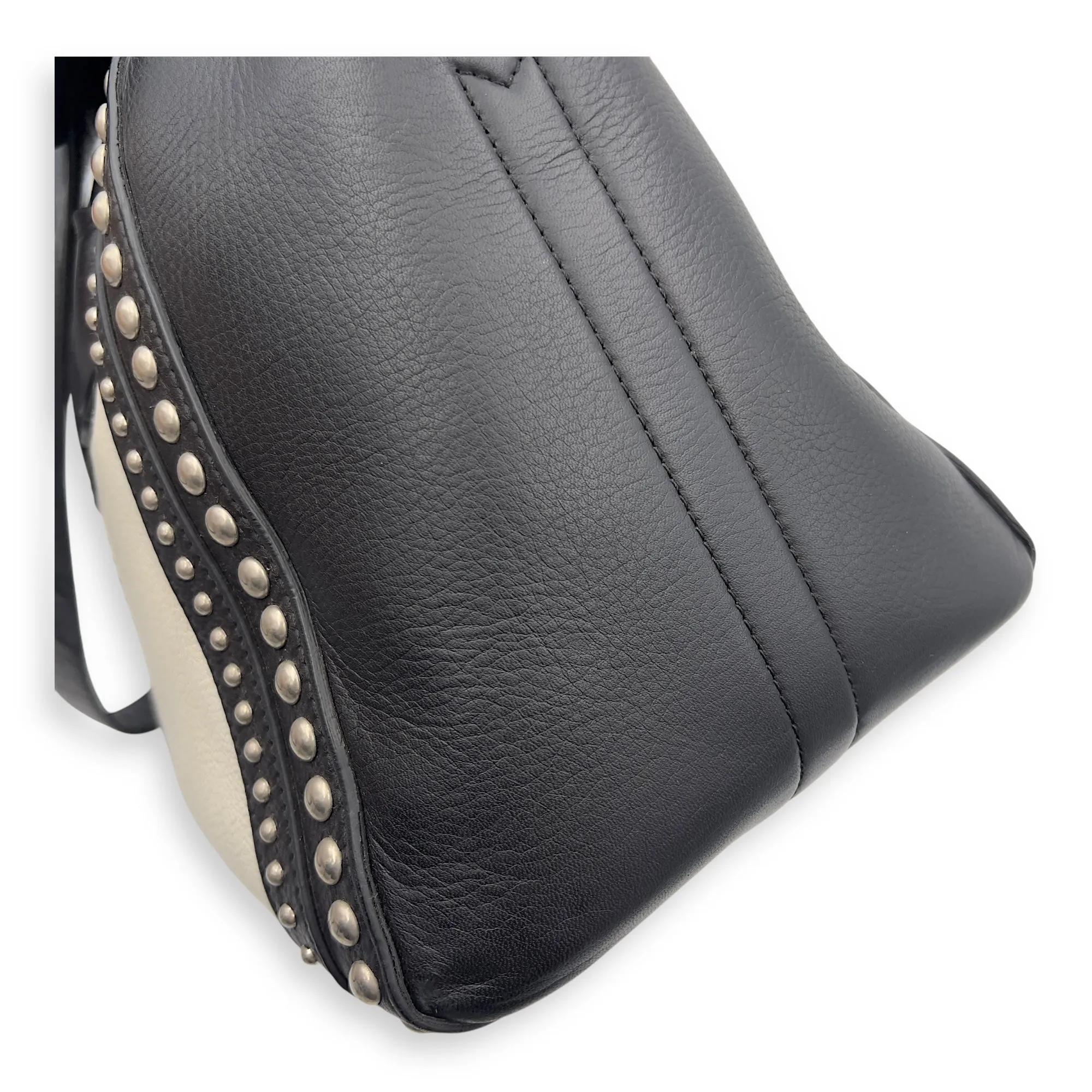 Antigona Top Handle Bag White in Calfskin, Silver hardware