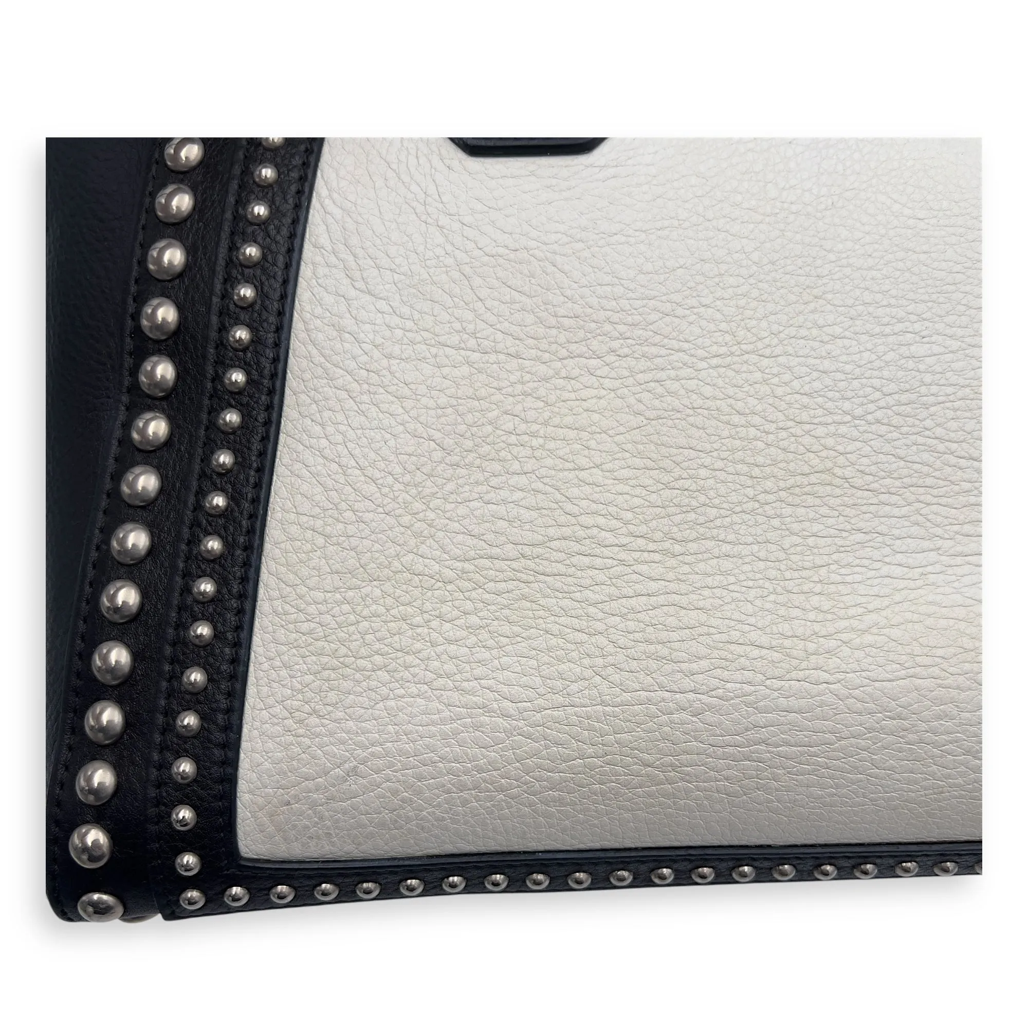 Antigona Top Handle Bag White in Calfskin, Silver hardware