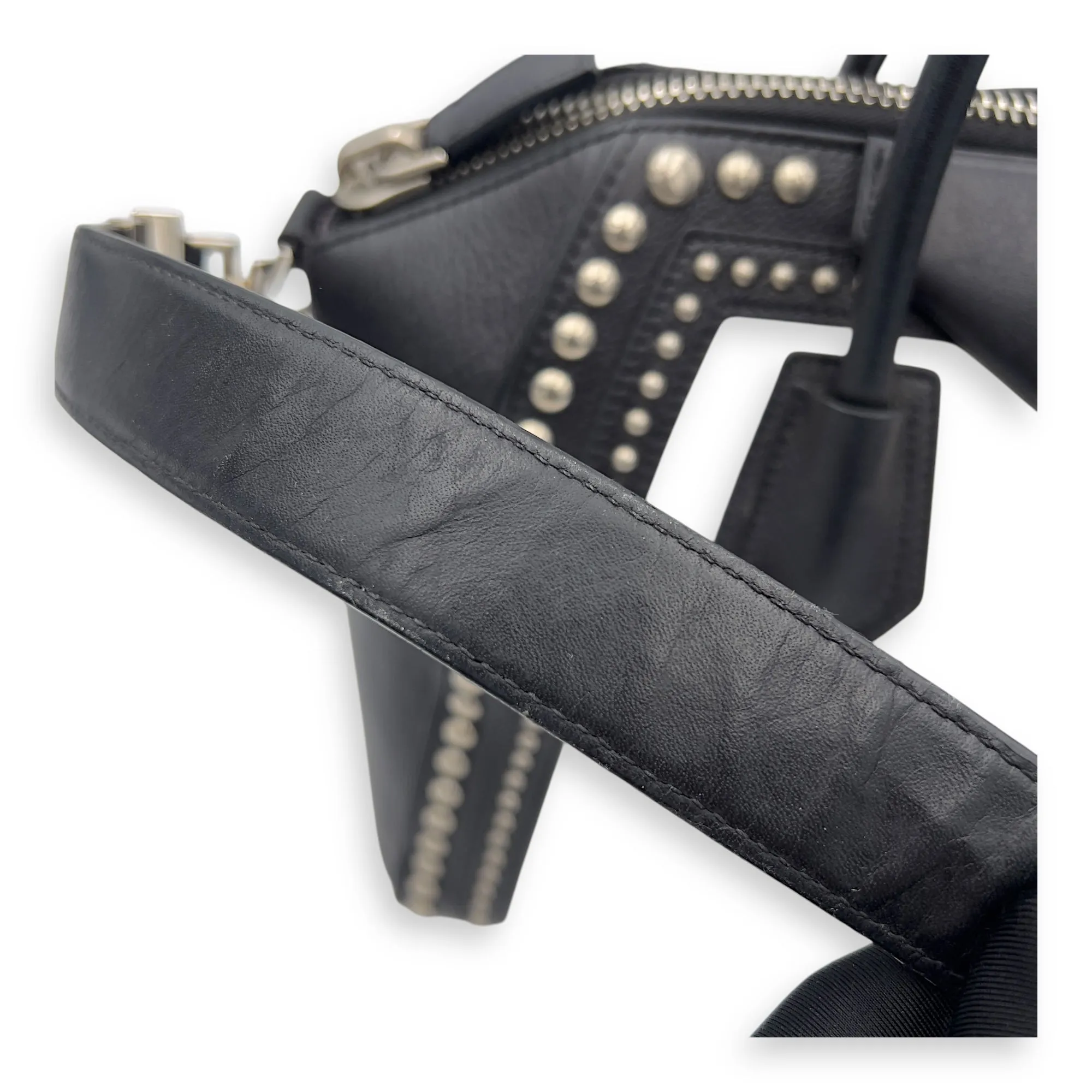 Antigona Top Handle Bag White in Calfskin, Silver hardware