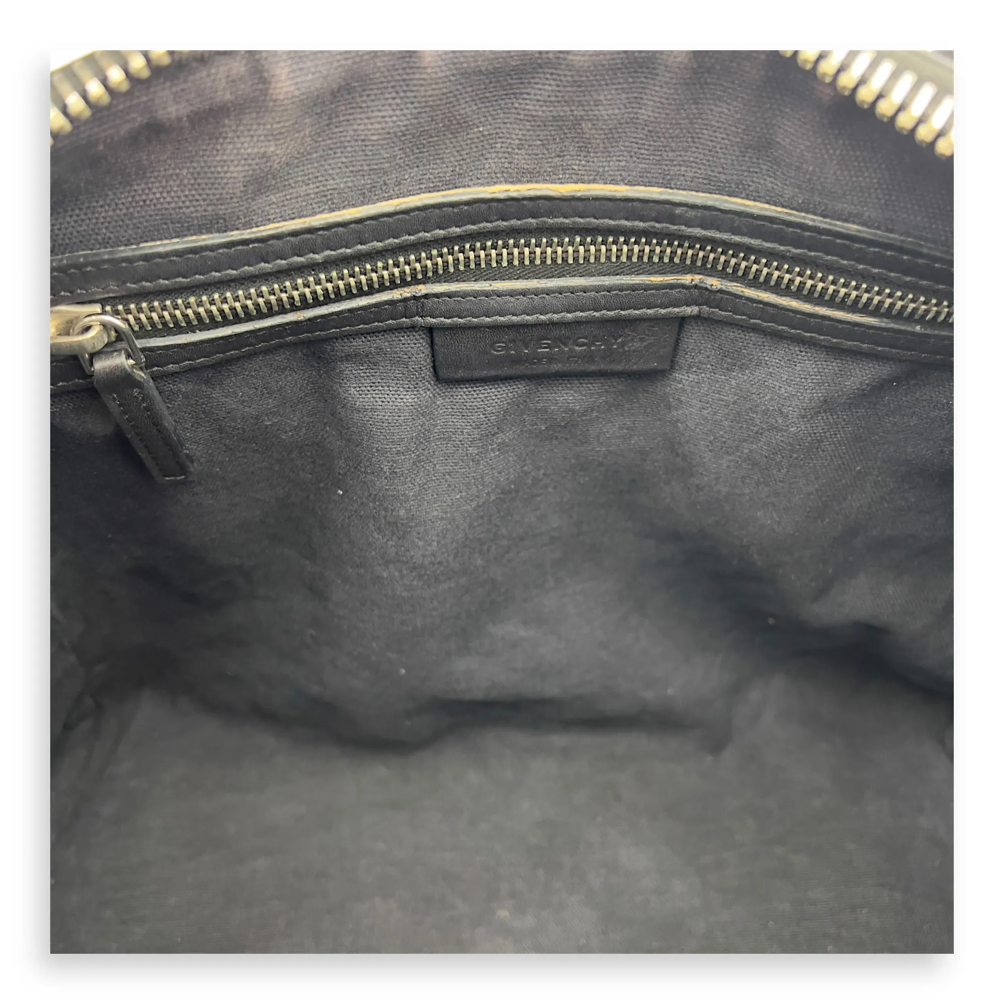 Antigona Top Handle Bag White in Calfskin, Silver hardware