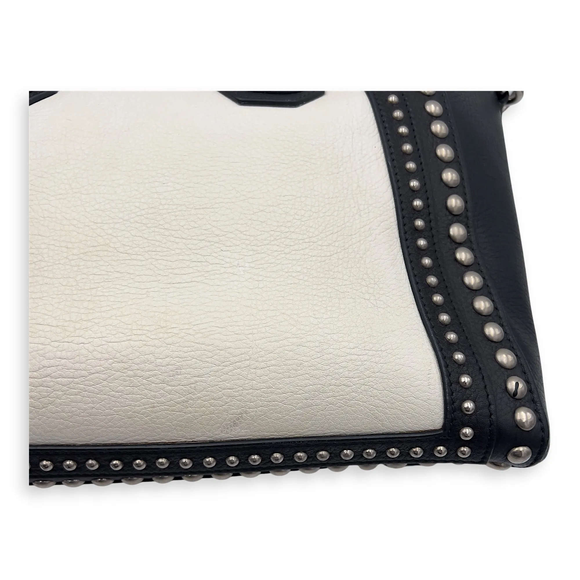 Antigona Top Handle Bag White in Calfskin, Silver hardware