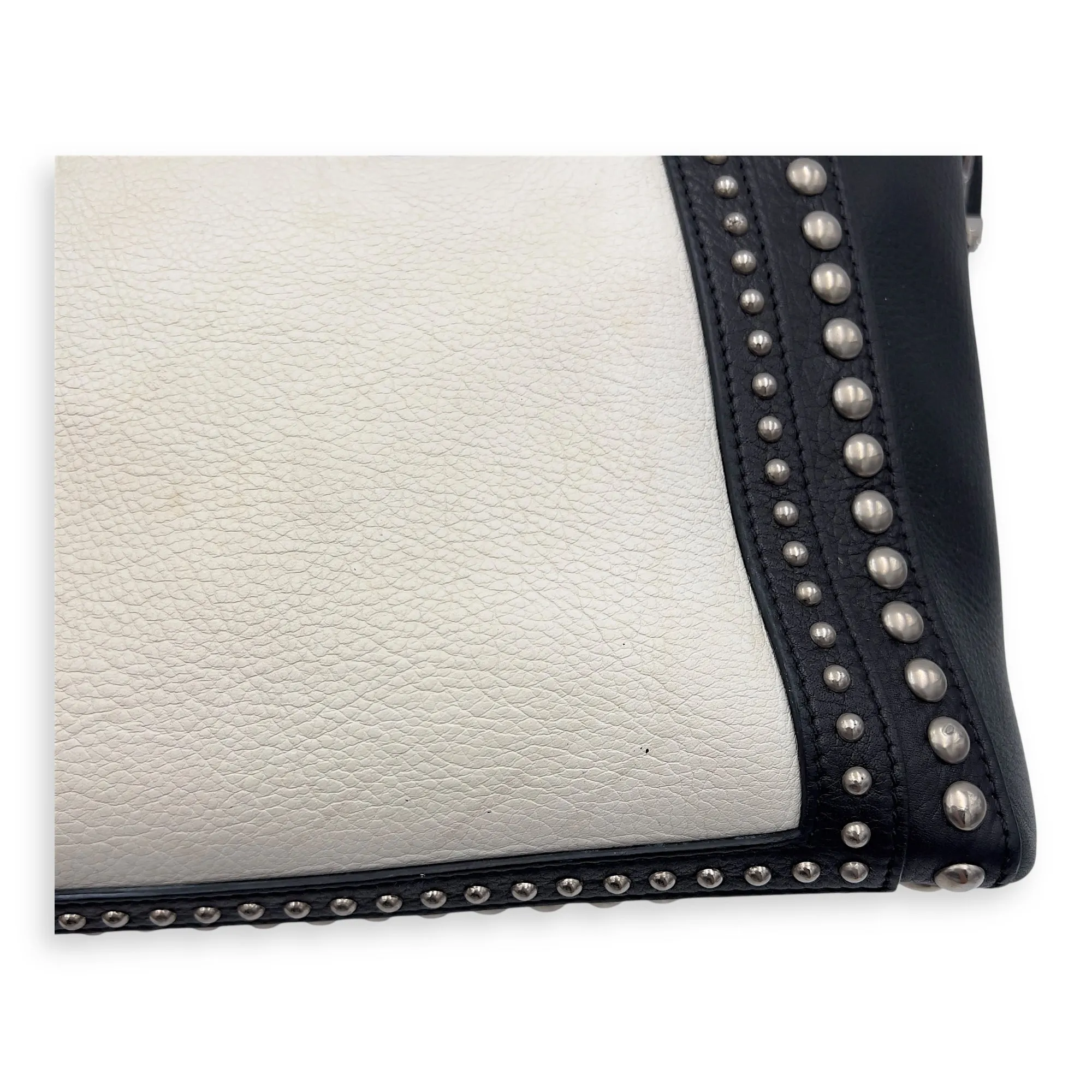 Antigona Top Handle Bag White in Calfskin, Silver hardware