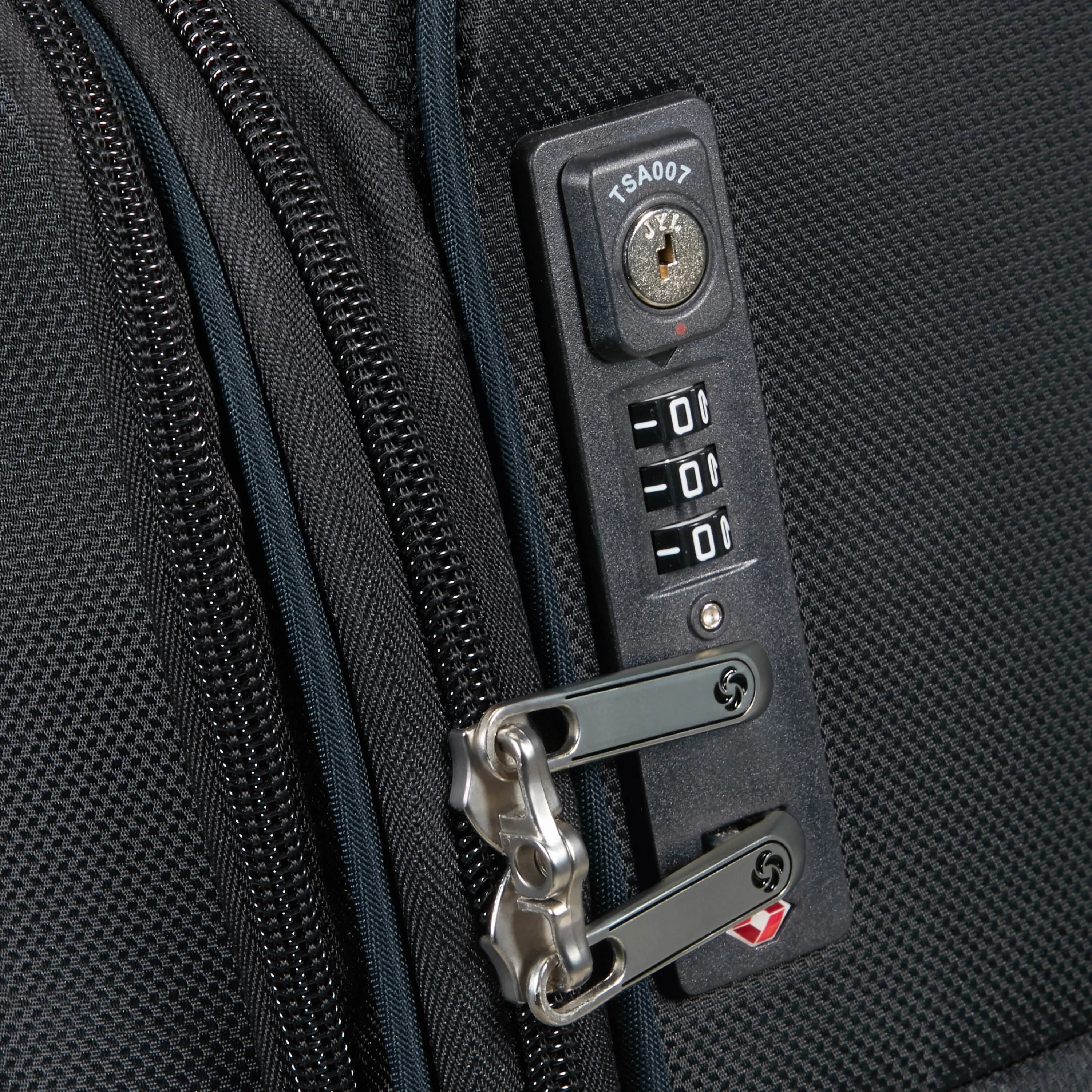 Samsonite D'Lite Spinner Carry-On